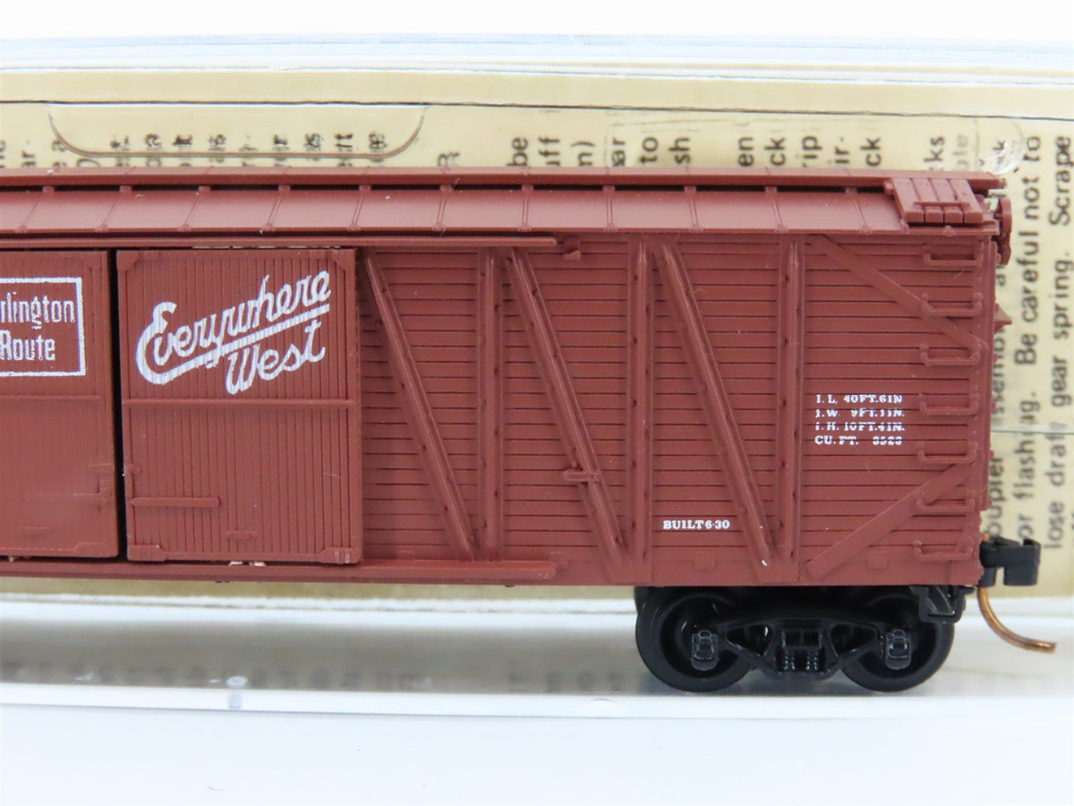 N Scale Kadee Micro-Trains MTL 29060 CB&amp;Q Burlington Route 40&#39; Box Car #10913