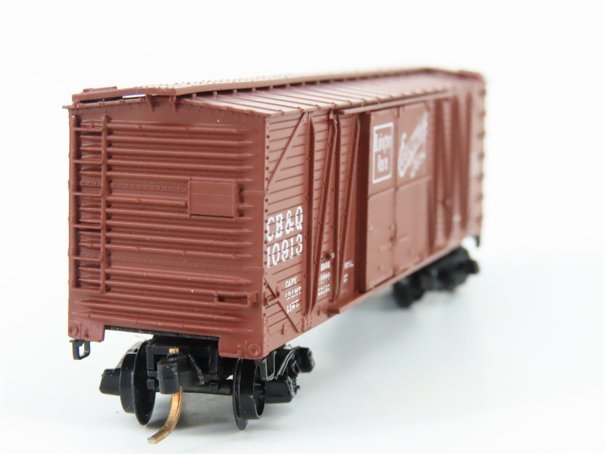 N Scale Kadee Micro-Trains MTL 29060 CB&amp;Q Burlington Route 40&#39; Box Car #10913