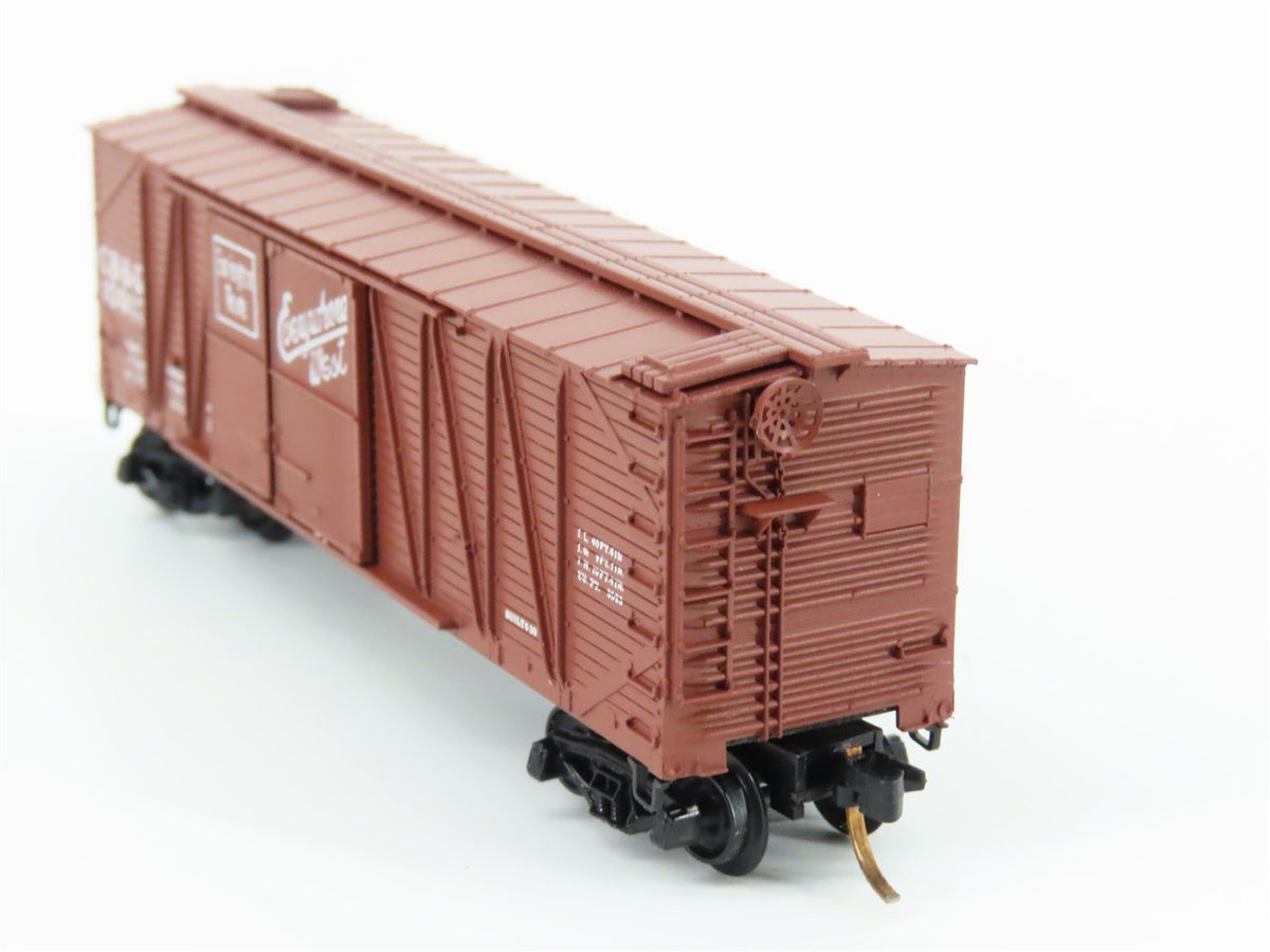 N Scale Kadee Micro-Trains MTL 29060 CB&amp;Q Burlington Route 40&#39; Box Car #10913