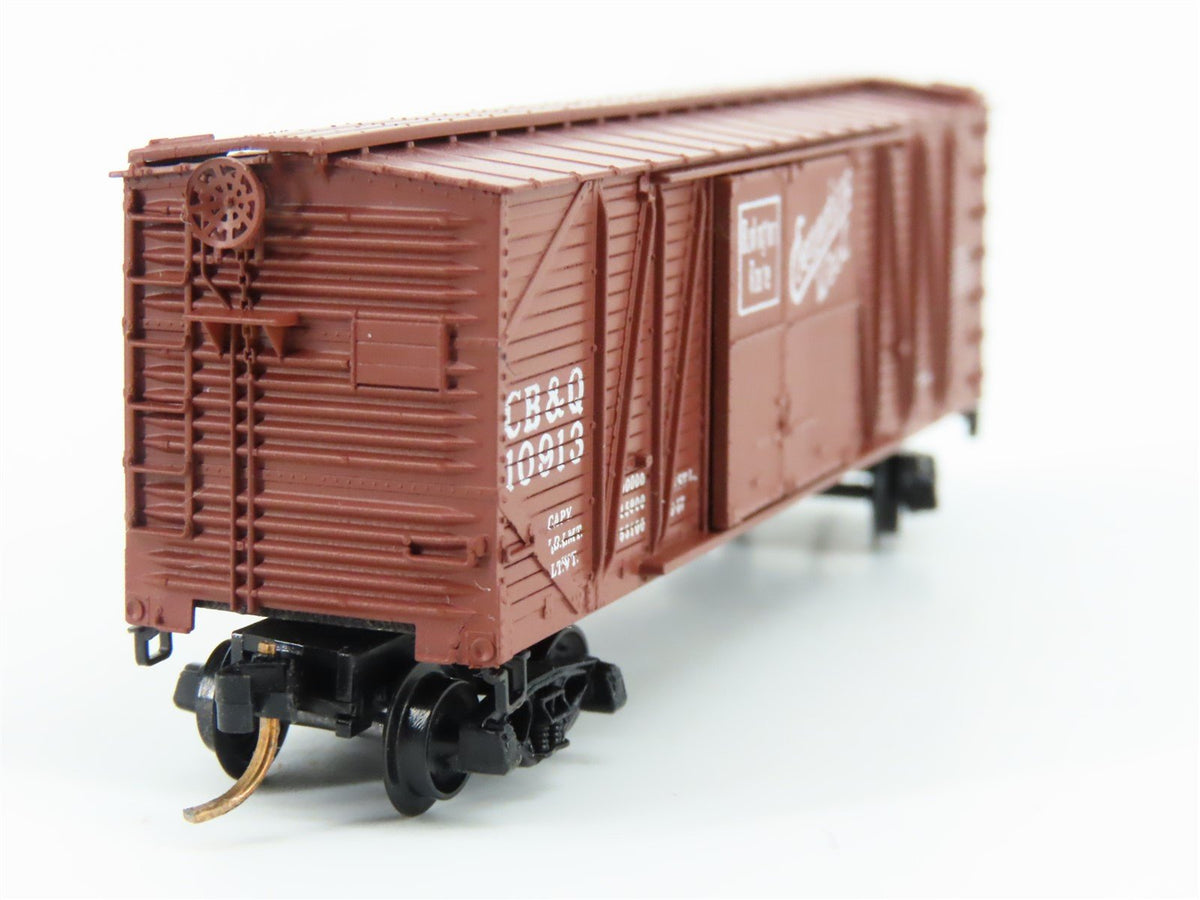 N Scale Kadee Micro-Trains MTL 29060 CB&amp;Q Burlington Route 40&#39; Box Car #10913