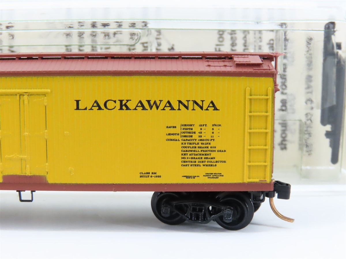 N Scale Kadee Micro-Trains MTL 49150 DL&amp;W Lackawanna Railroad 40&#39; Reefer #7000