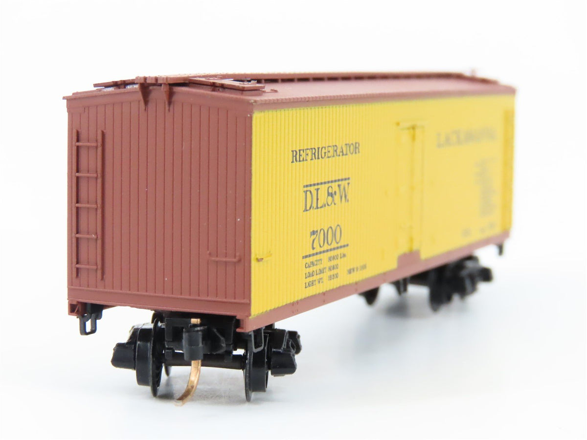 N Scale Kadee Micro-Trains MTL 49150 DL&amp;W Lackawanna Railroad 40&#39; Reefer #7000