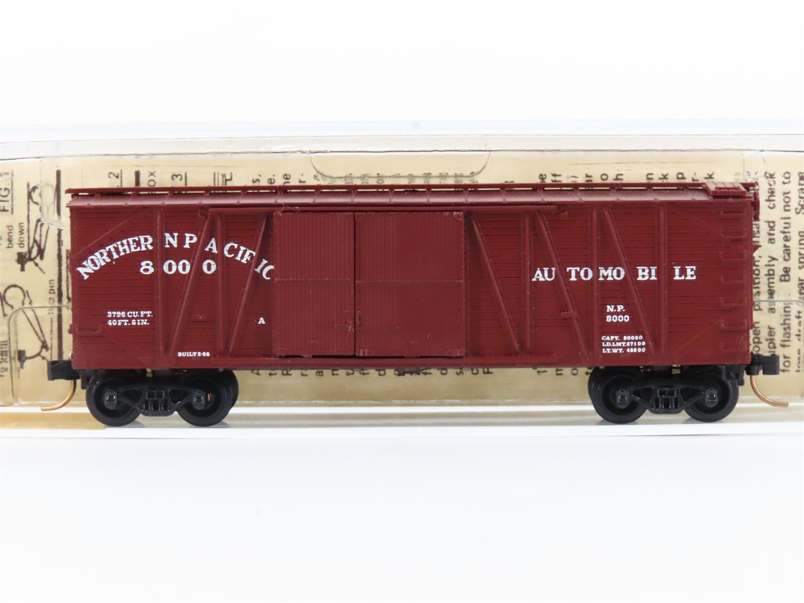 N Kadee Micro-Trains MTL 29030 NP Northern Pacific 40' Automobile Box Car #8000