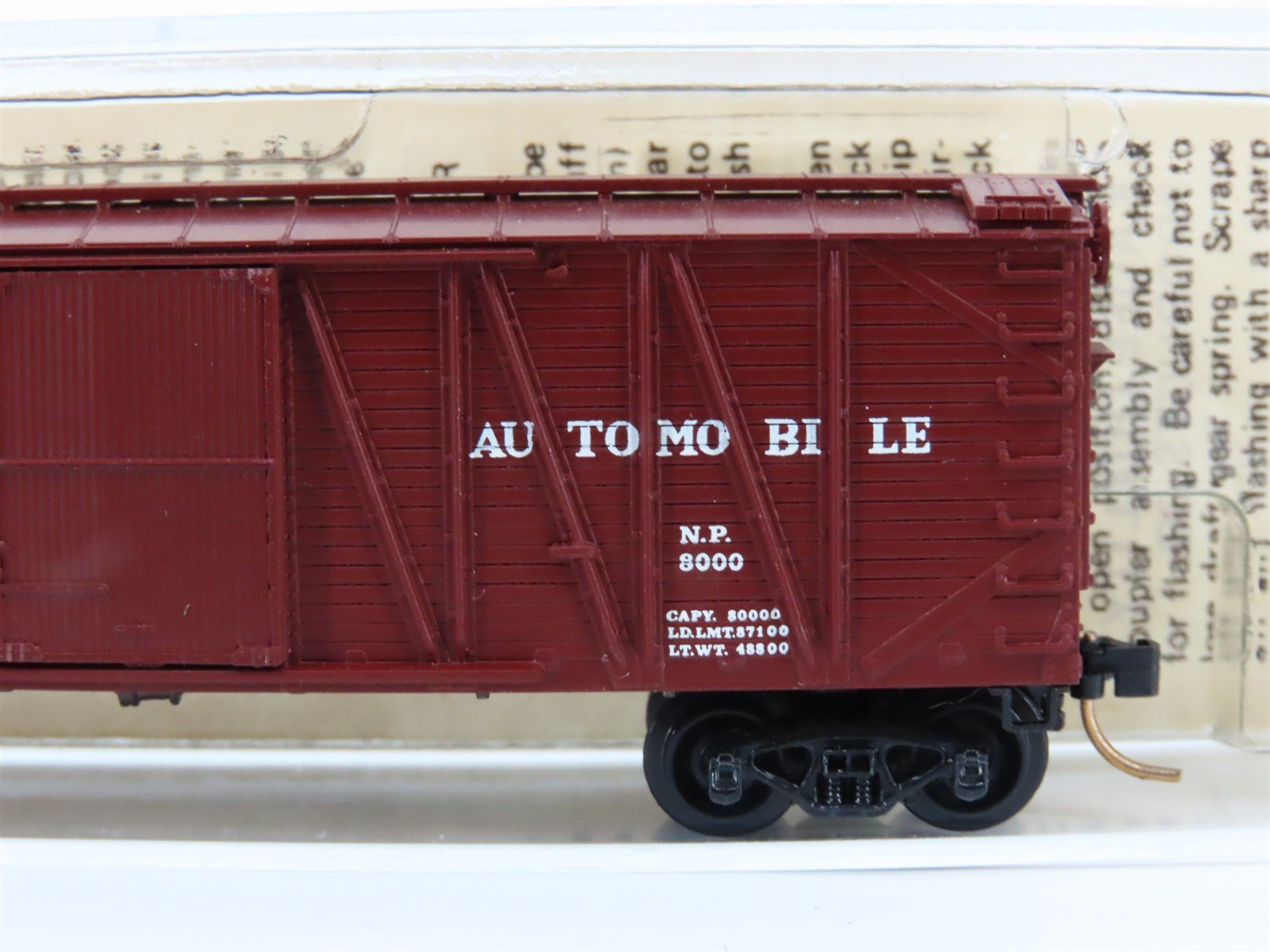 N Kadee Micro-Trains MTL 29030 NP Northern Pacific 40' Automobile Box Car #8000