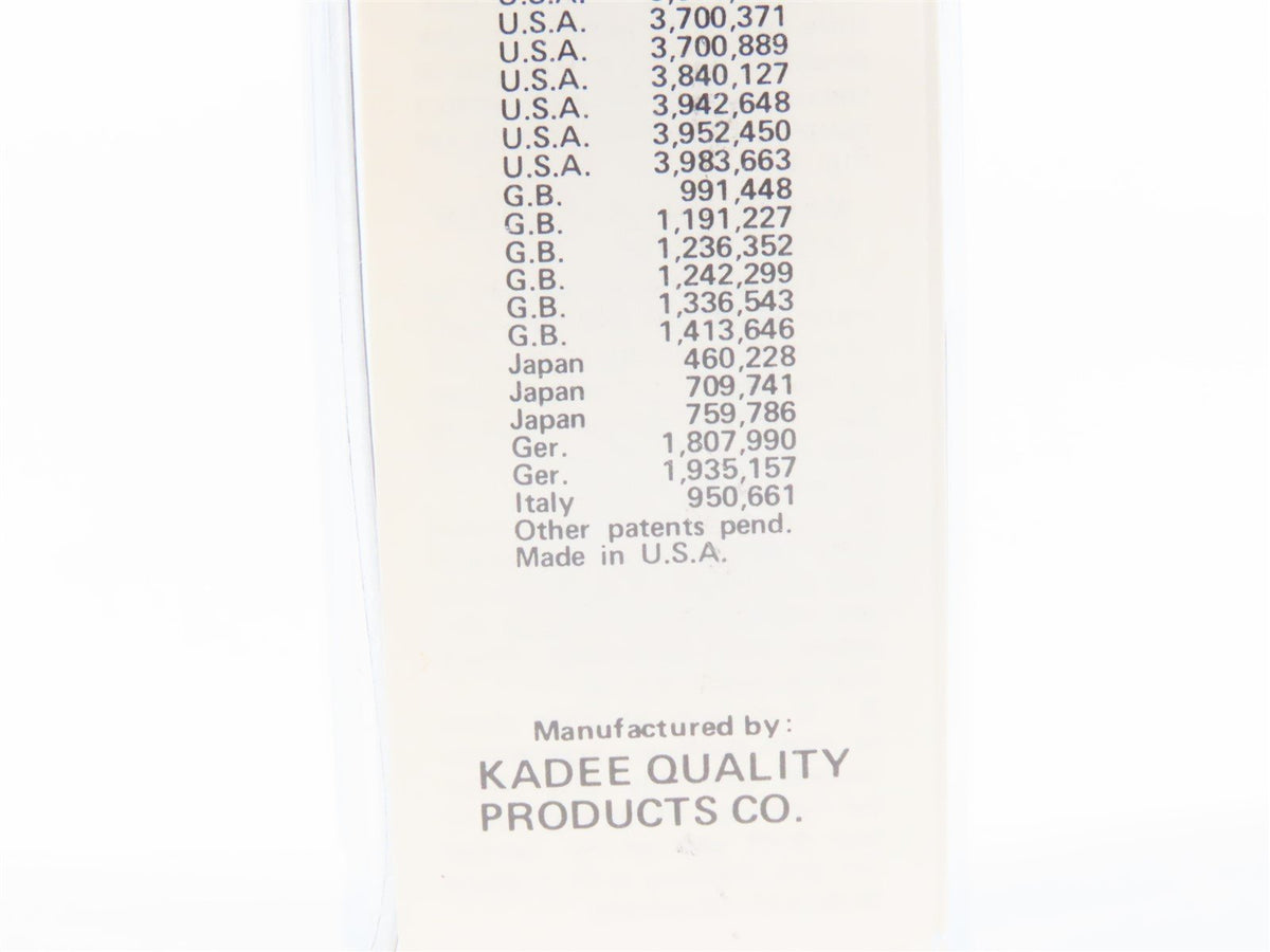 N Kadee Micro-Trains MTL 29030 NP Northern Pacific 40&#39; Automobile Box Car #8000