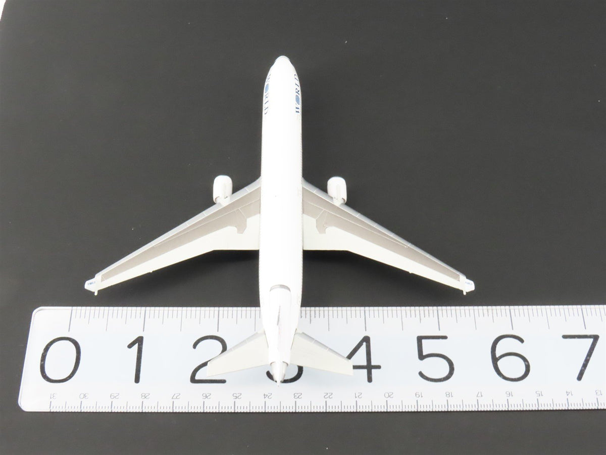 1:400 Scale Jet-X Die-Cast World McDonnell Douglas MD-11F Aircraft w/ Stand