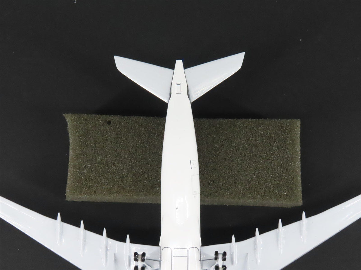 1:400 Scale Aero Classics Baby-Bus Die-Cast Air Transat A330-243 Airbus C-GGTS