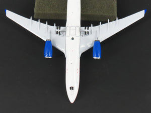 1:400 Scale Aero Classics Baby-Bus Die-Cast Air Transat A330-243 Airbus C-GGTS