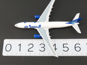 1:400 Scale Aero Classics Baby-Bus Die-Cast Air Transat A330-243 Airbus C-GGTS