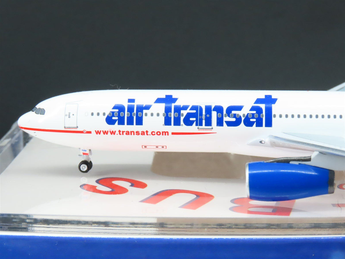 1:400 Scale Aero Classics Baby-Bus Die-Cast Air Transat A330-342 Airbus C-GKTS