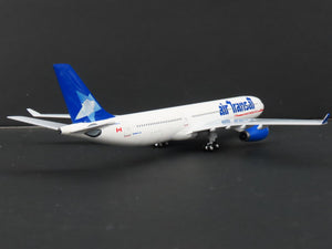 1:400 Scale Aero Classics Baby-Bus Die-Cast Air Transat A330-342 Airbus C-GKTS
