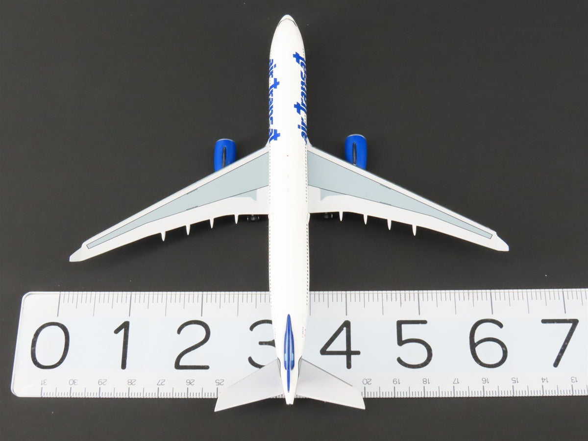 1:400 Scale Aero Classics Baby-Bus Die-Cast Air Transat A330-342 Airbus C-GKTS
