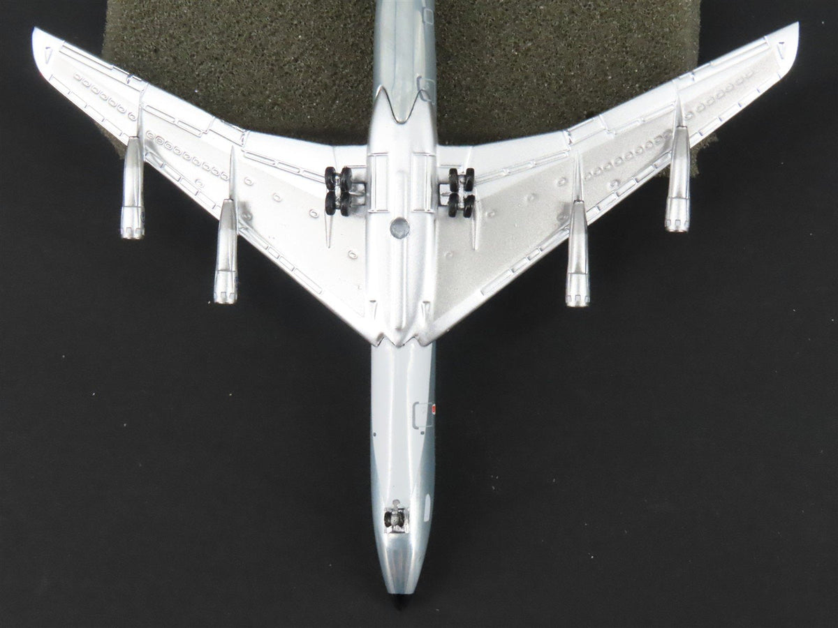 1:400 Scale Aero Classics Die-Cast Lufthansa Boeing B-707-330B Aircraft D-ABUM