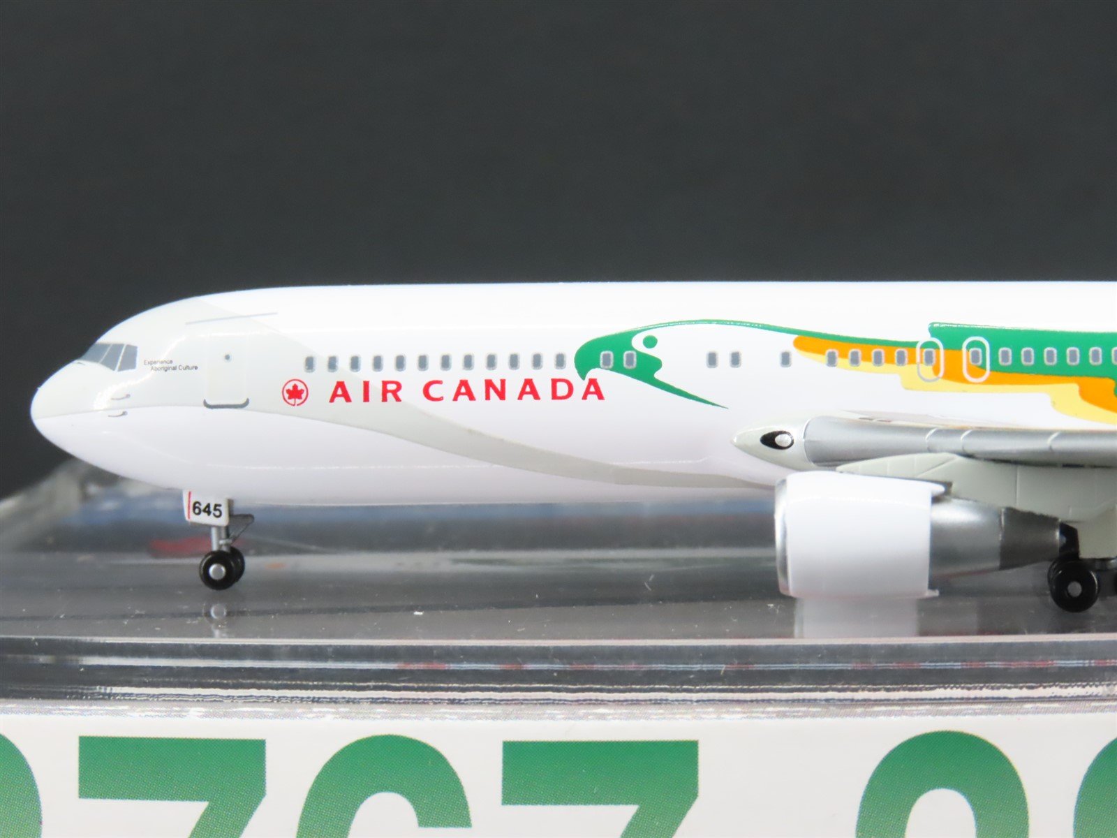 1:400 Scale Dragon Wings 55357 Die-Cast Air Canada Boeing B767-38E Aircraft