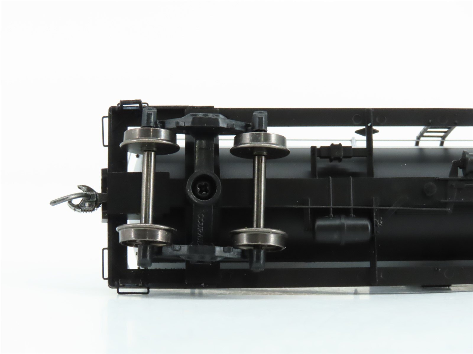 HO Scale Red Caboose RR-33051-07 UTOX Standard Oil Single Dome Tank Car #305