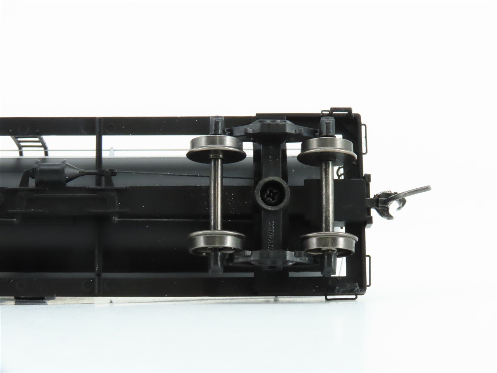 HO Scale Red Caboose RR-33051-07 UTOX Standard Oil Single Dome Tank Car #305