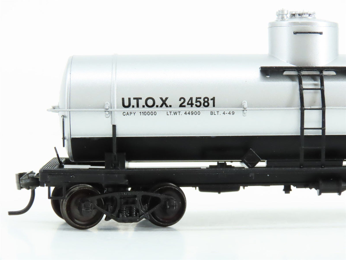 HO Scale Red Caboose RR-33051-06 UTOX Standard Oil Single Dome Tank Car #24581