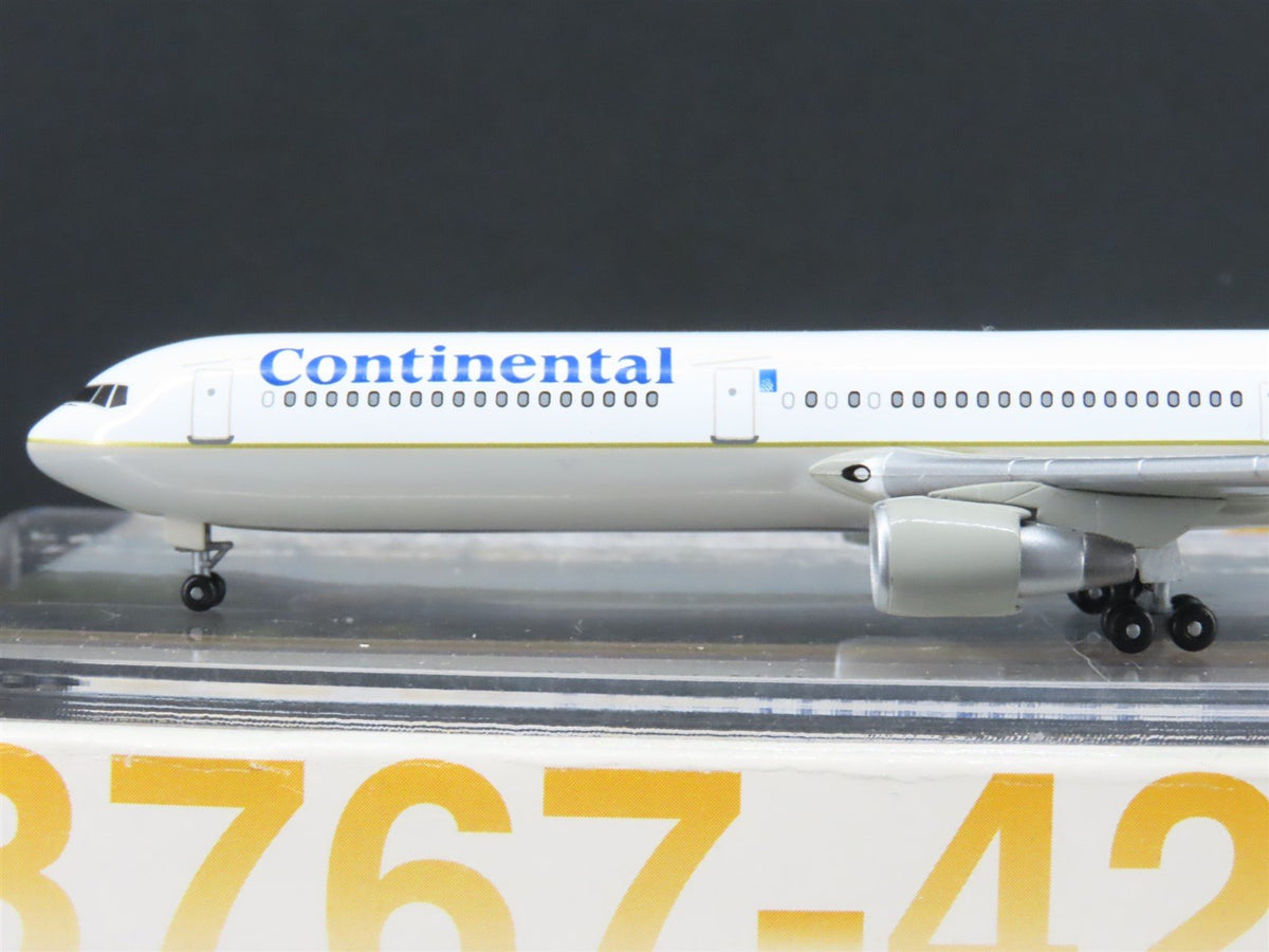 1:400 Scale Dragon Wings 55211 Die-Cast Continental Boeing B767-424 Aircraft