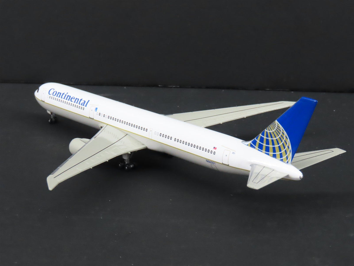 1:400 Scale Dragon Wings 55211 Die-Cast Continental Boeing B767-424 Aircraft