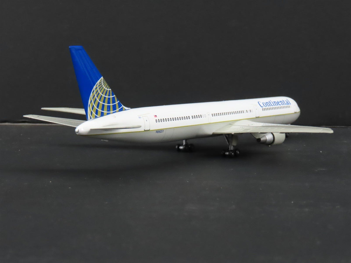 1:400 Scale Dragon Wings 55211 Die-Cast Continental Boeing B767-424 Aircraft