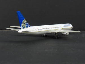 1:400 Scale Dragon Wings 55211 Die-Cast Continental Boeing B767-424 Aircraft
