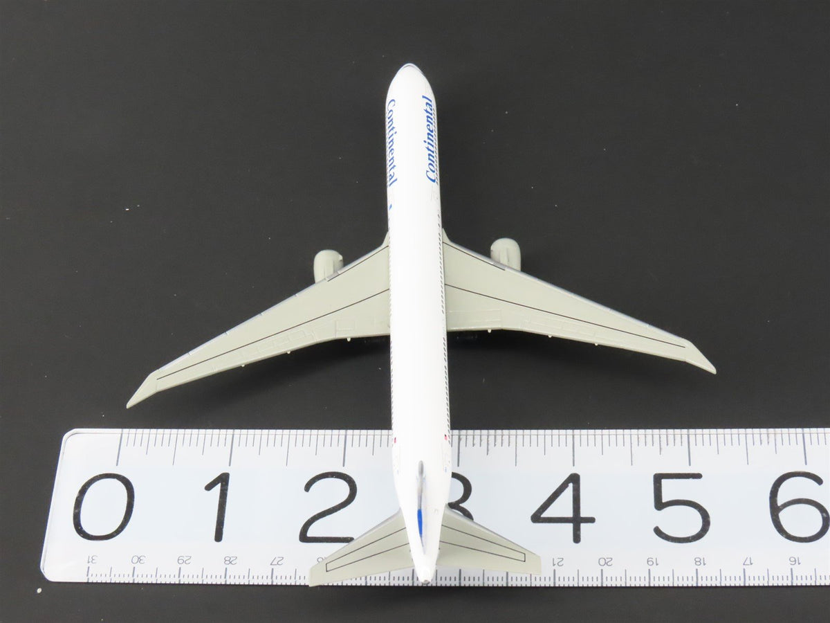 1:400 Scale Dragon Wings 55211 Die-Cast Continental Boeing B767-424 Aircraft