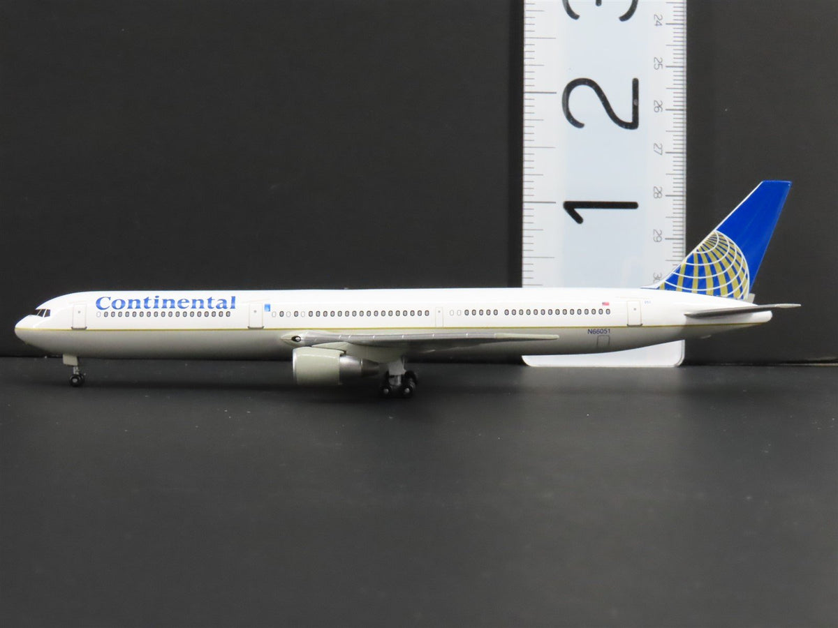 1:400 Scale Dragon Wings 55211 Die-Cast Continental Boeing B767-424 Aircraft