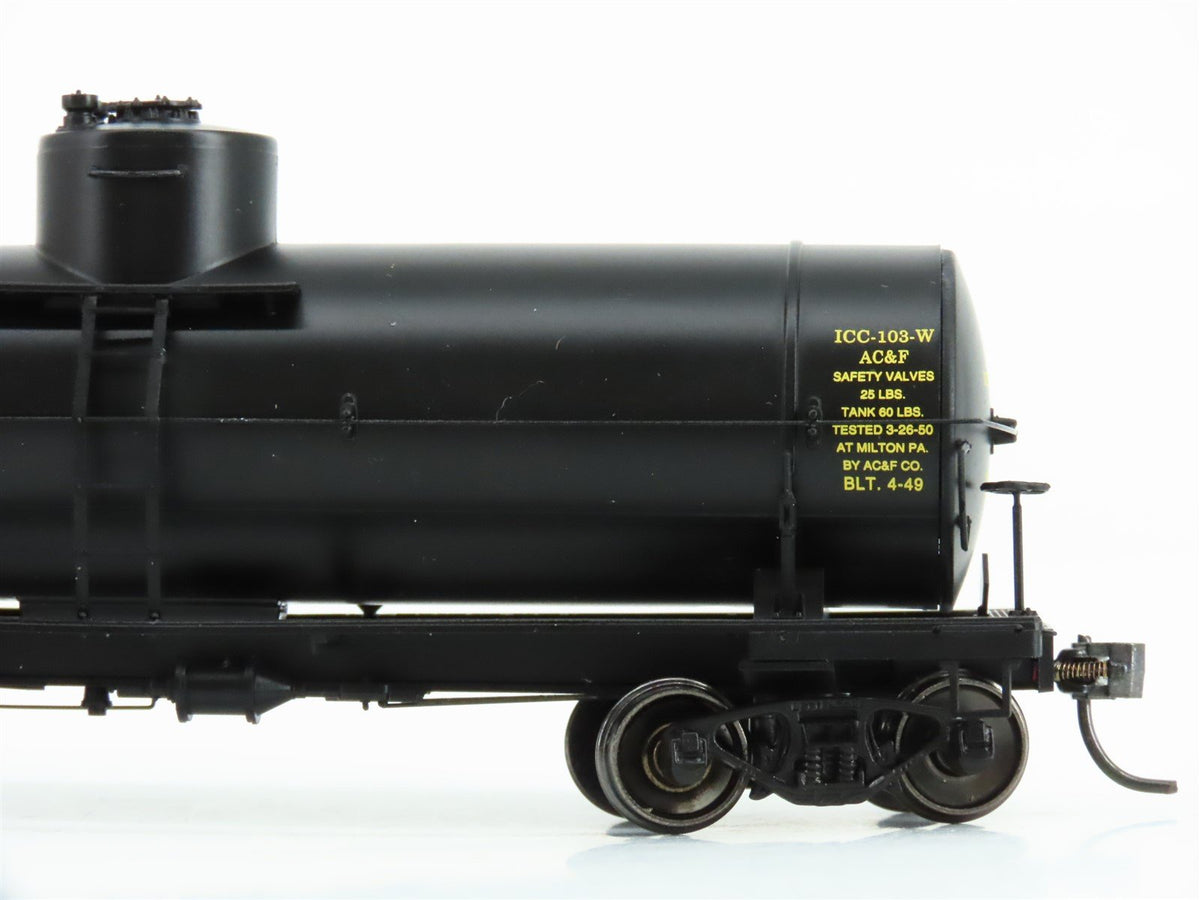 HO Scale Red Caboose RR-33001-58 UTLX 10K Gallon Single Dome Tank Car #39014