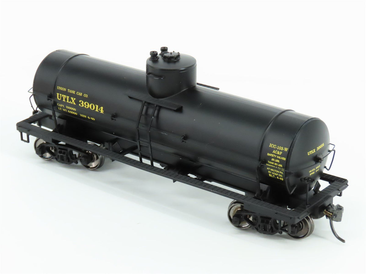 HO Scale Red Caboose RR-33001-58 UTLX 10K Gallon Single Dome Tank Car #39014