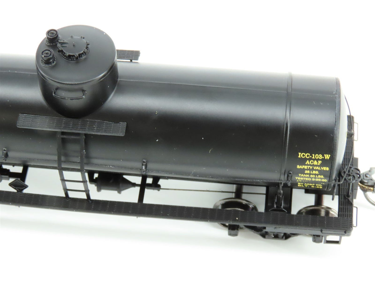 HO Scale Red Caboose RR-33001-58 UTLX 10K Gallon Single Dome Tank Car #39014