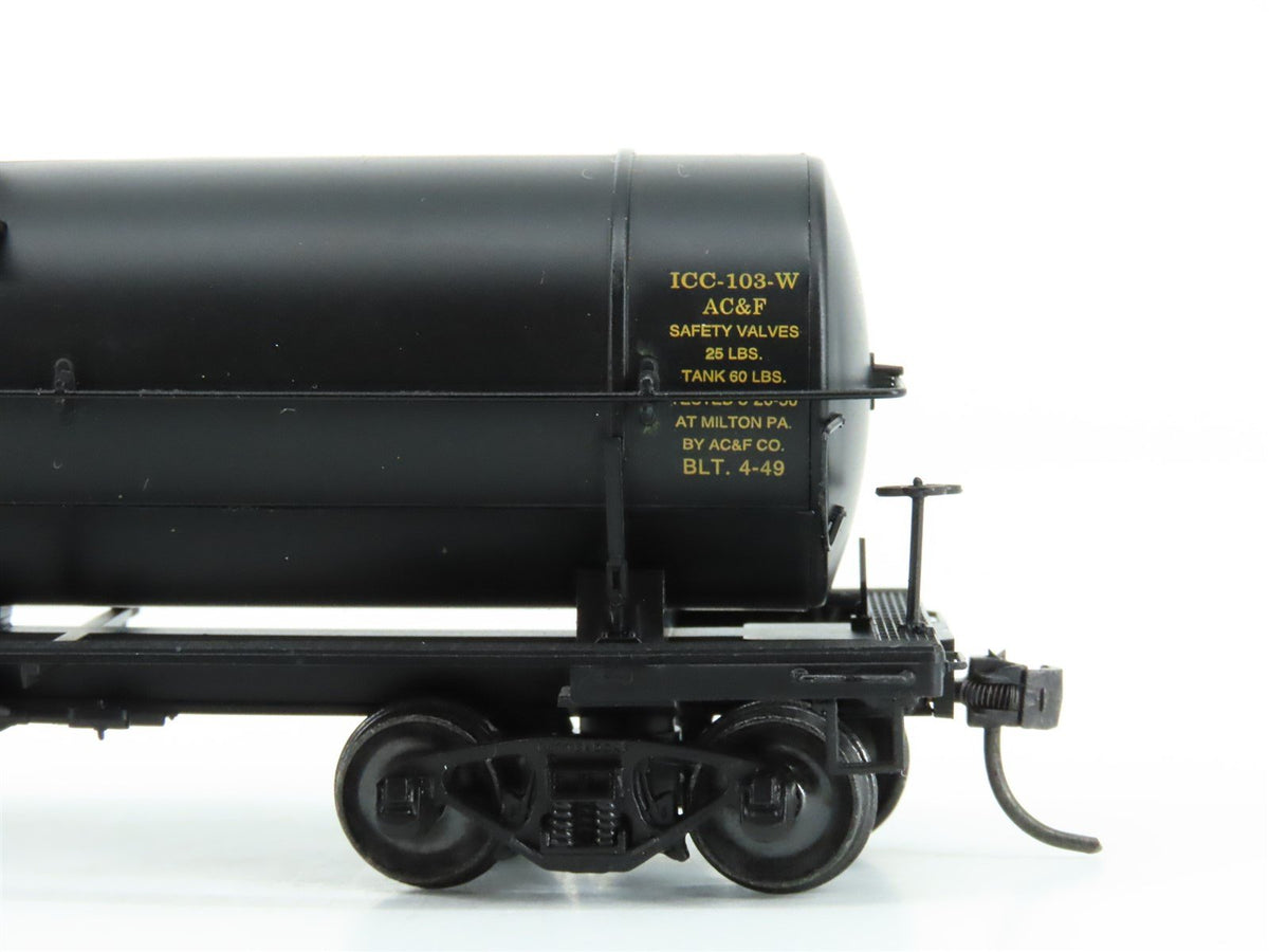 HO Scale Red Caboose RR-33001-6 UTLX 103W 10K Gal Single Dome Tank Car #85376