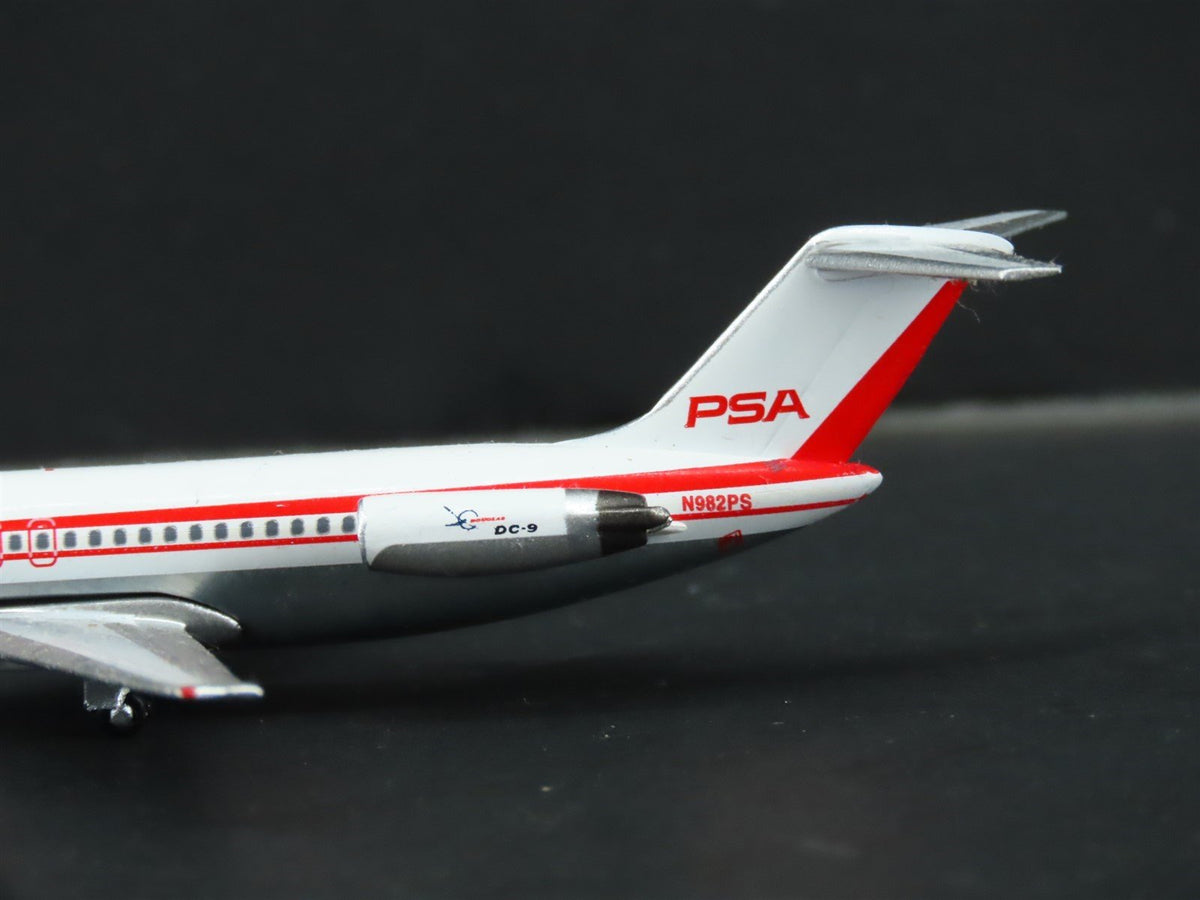1:400 Aero Classics AC411145 PSA Pacific Southwest Douglas DC-9 Airliner N982PS