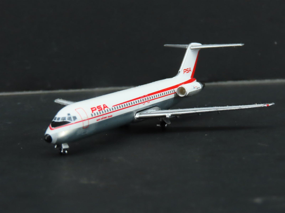 1:400 Aero Classics AC411145 PSA Pacific Southwest Douglas DC-9 Airliner N982PS