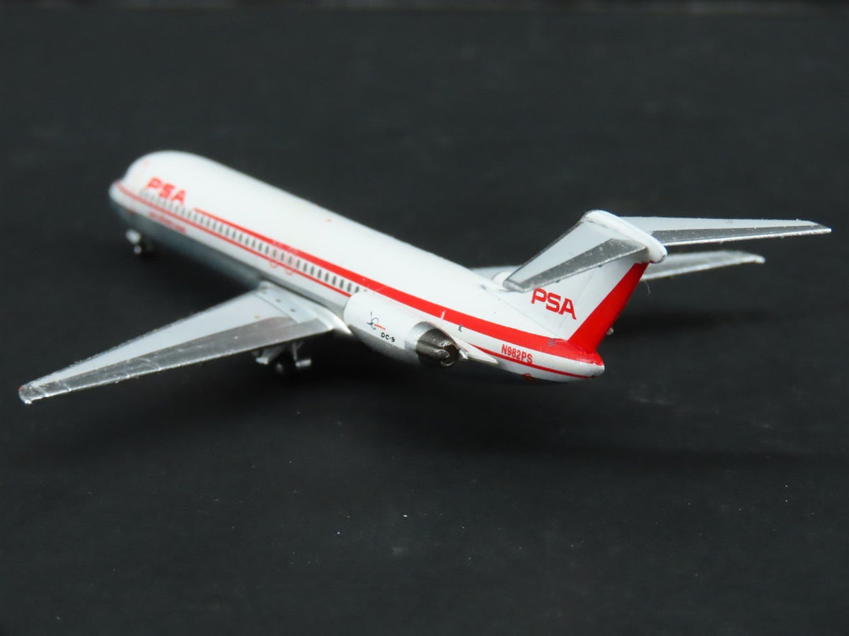 1:400 Aero Classics AC411145 PSA Pacific Southwest Douglas DC-9 Airliner N982PS
