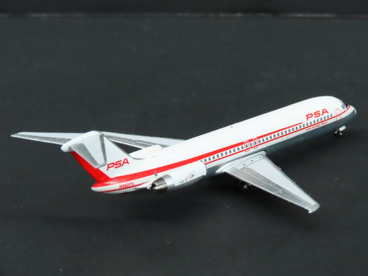 1:400 Aero Classics AC411145 PSA Pacific Southwest Douglas DC-9 Airliner N982PS