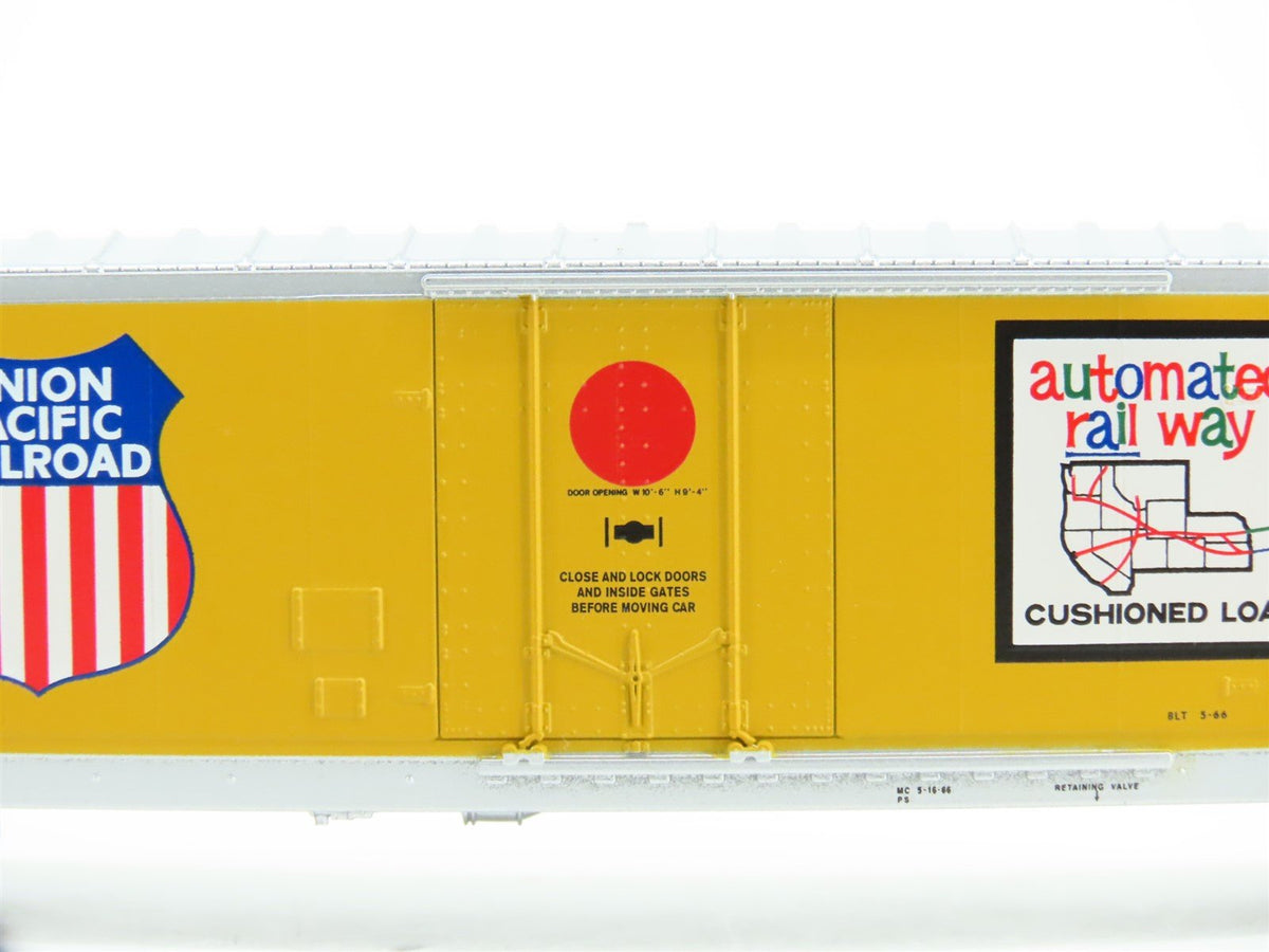 N Scale Micro-Trains MTL 38280 UP Union Pacific 50&#39; Plug Door Box Car #490164