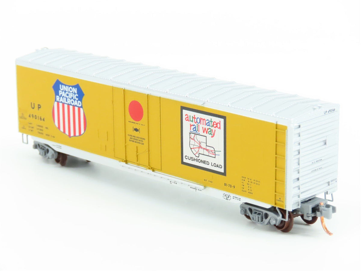 N Scale Micro-Trains MTL 38280 UP Union Pacific 50&#39; Plug Door Box Car #490164