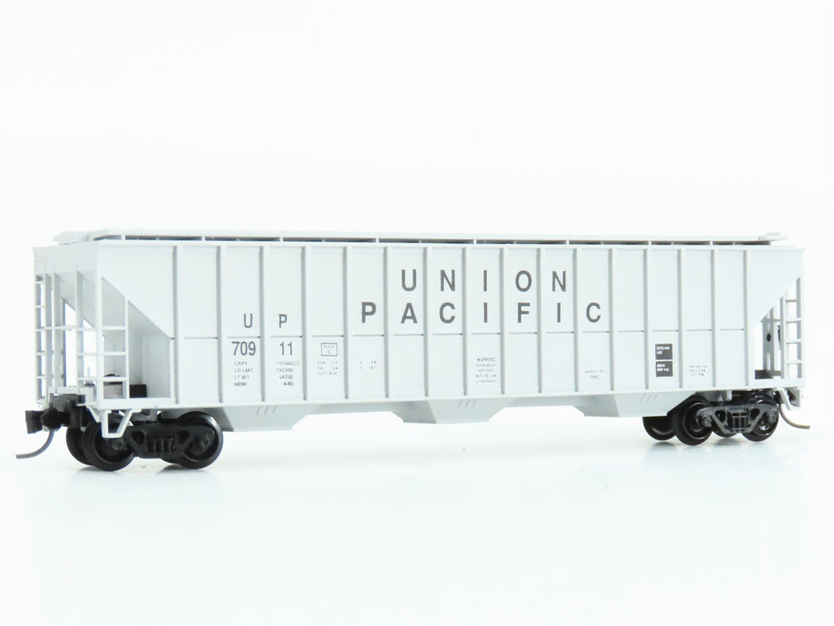 N Scale Precision Masters 1701 UP Union Pacific 3-Bay Covered Hopper #70911