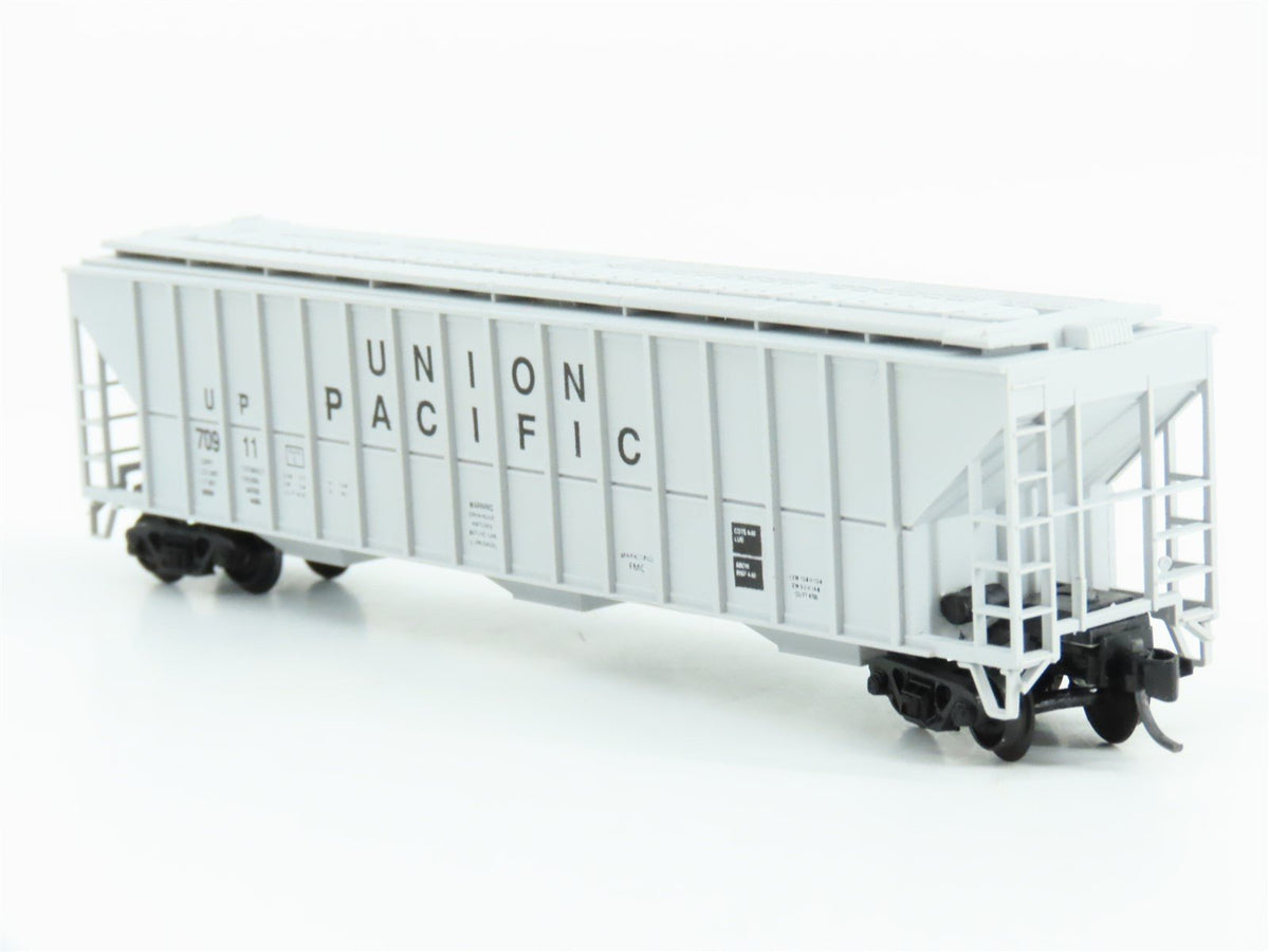 N Scale Precision Masters 1701 UP Union Pacific 3-Bay Covered Hopper #70911