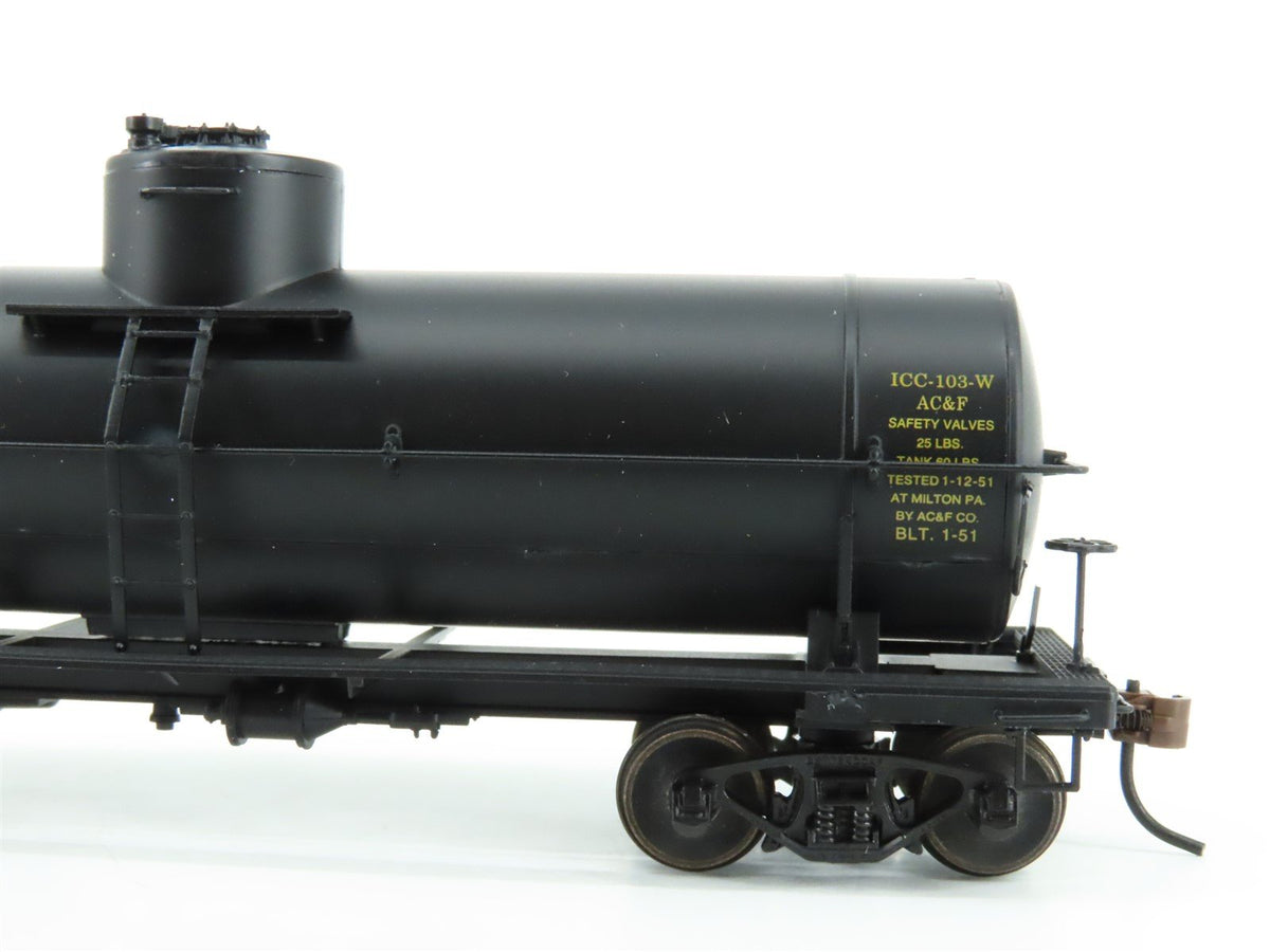 HO Scale Red Caboose RR-33001-45 UTLX 10K Gallon Single Dome Tank Car #39076