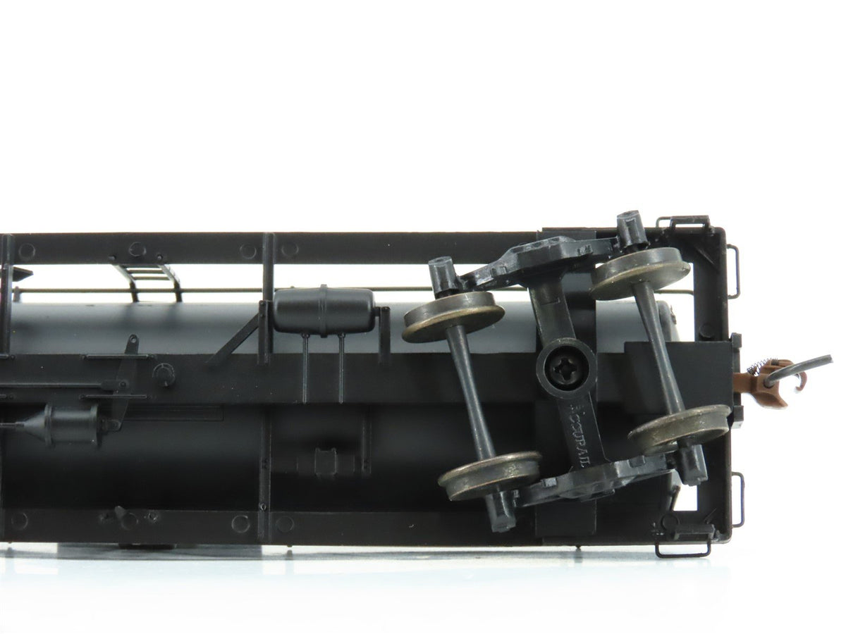HO Scale Red Caboose RR-33001-45 UTLX 10K Gallon Single Dome Tank Car #39076