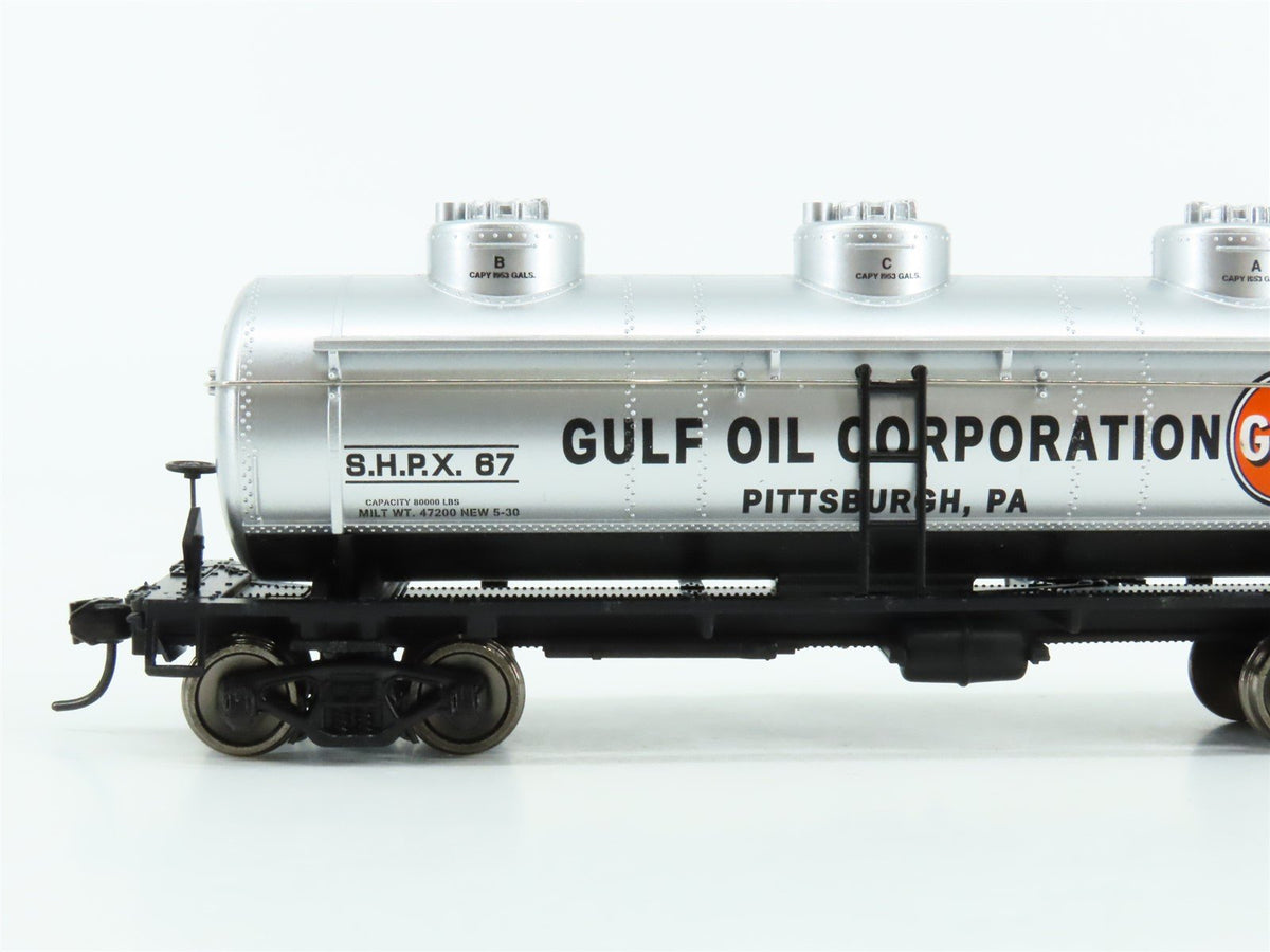 HO Scale Walthers Mainline #910-1136 SHPX Gulf Oil Corp 36&#39; 3 Dome Tank Car #67