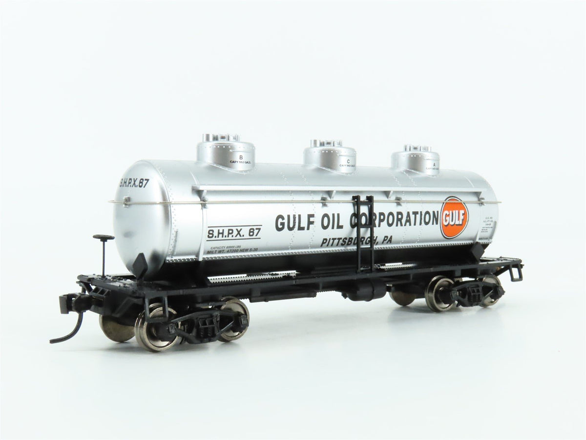 HO Scale Walthers Mainline #910-1136 SHPX Gulf Oil Corp 36&#39; 3 Dome Tank Car #67