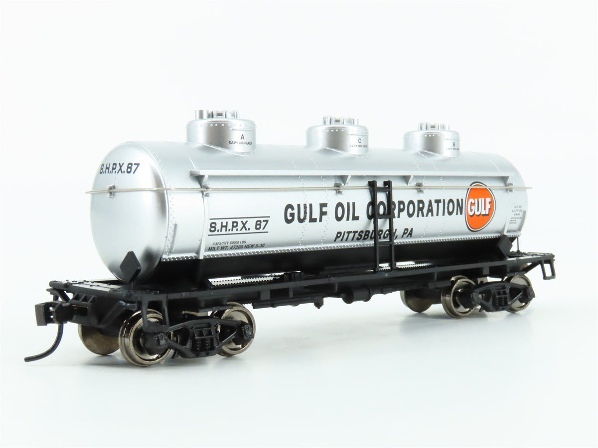 HO Scale Walthers Mainline #910-1136 SHPX Gulf Oil Corp 36&#39; 3 Dome Tank Car #67