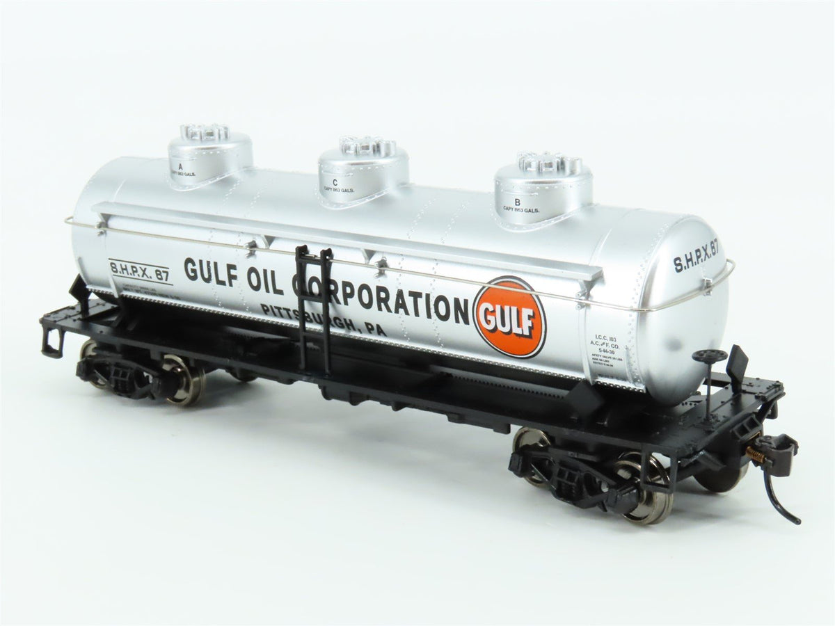HO Scale Walthers Mainline #910-1136 SHPX Gulf Oil Corp 36&#39; 3 Dome Tank Car #67