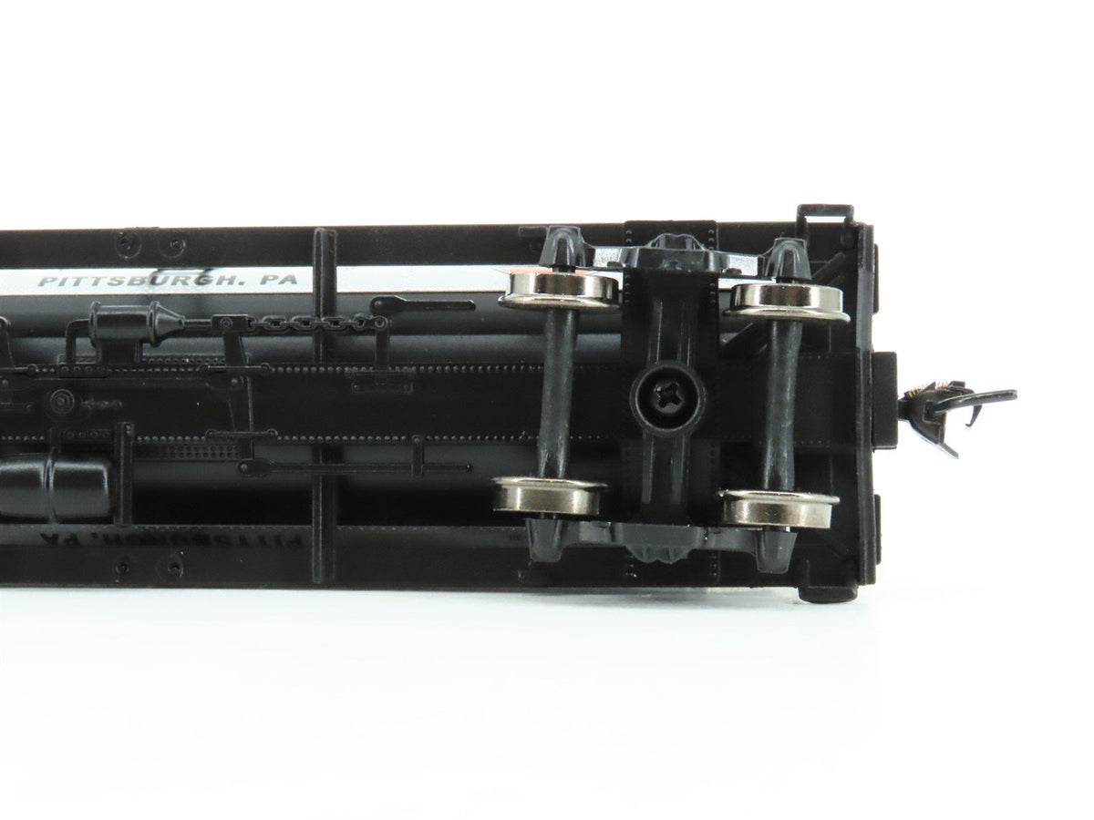 HO Scale Walthers Mainline #910-1136 SHPX Gulf Oil Corp 36&#39; 3 Dome Tank Car #67
