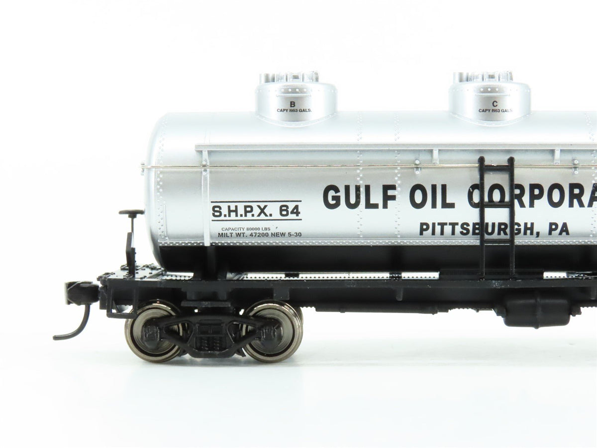 HO Scale Walthers Mainline #910-1135 SHPX Gulf Oil Corp 36&#39; 3 Dome Tank Car #64