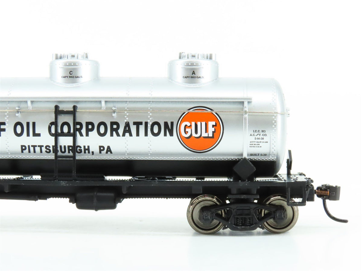 HO Scale Walthers Mainline #910-1135 SHPX Gulf Oil Corp 36&#39; 3 Dome Tank Car #64