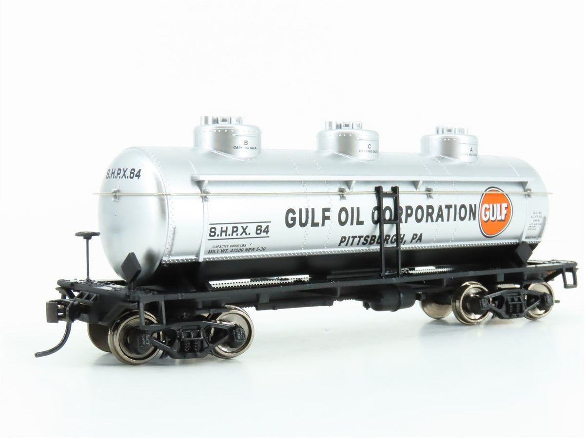 HO Scale Walthers Mainline #910-1135 SHPX Gulf Oil Corp 36&#39; 3 Dome Tank Car #64