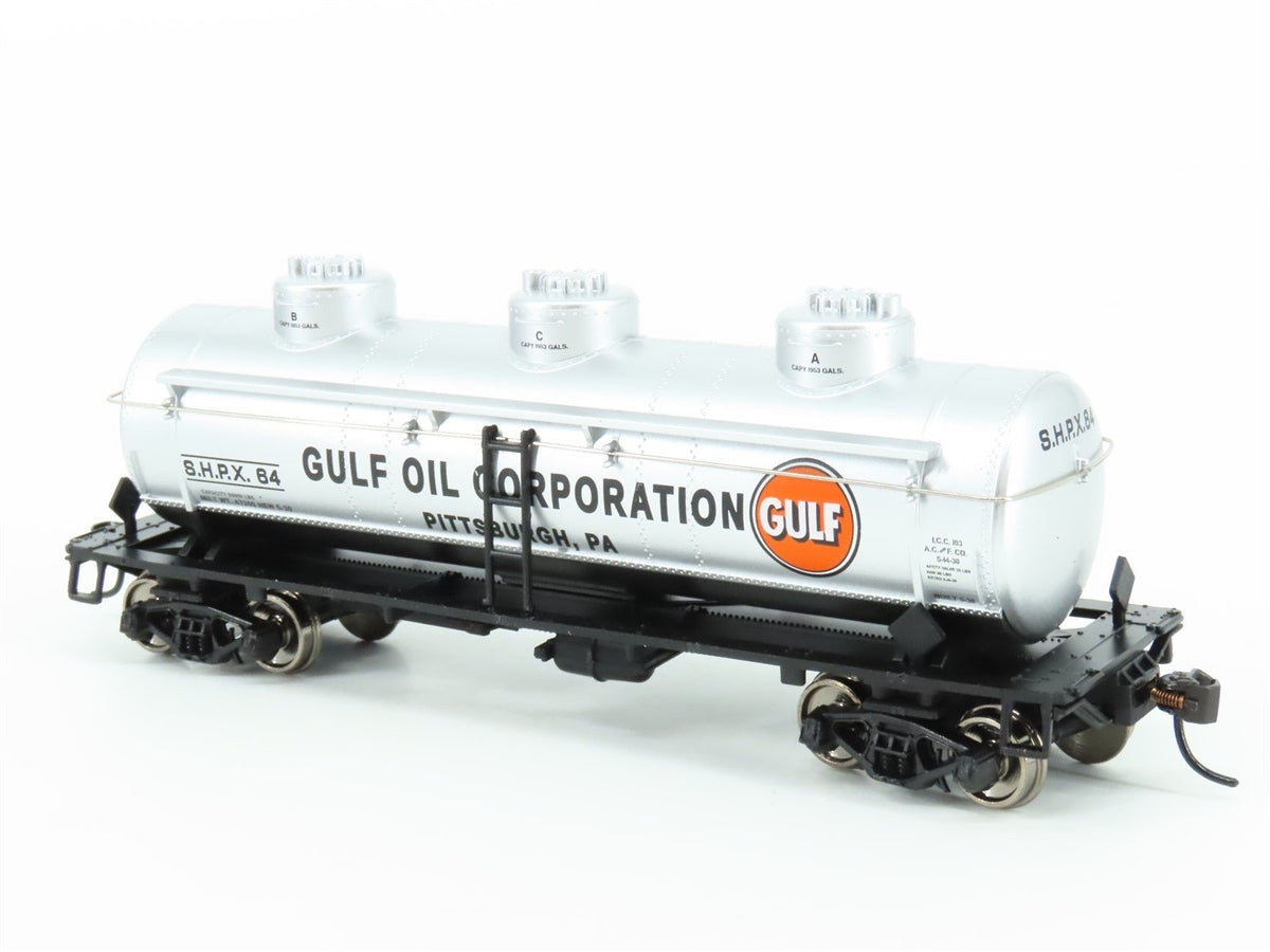 HO Scale Walthers Mainline #910-1135 SHPX Gulf Oil Corp 36&#39; 3 Dome Tank Car #64